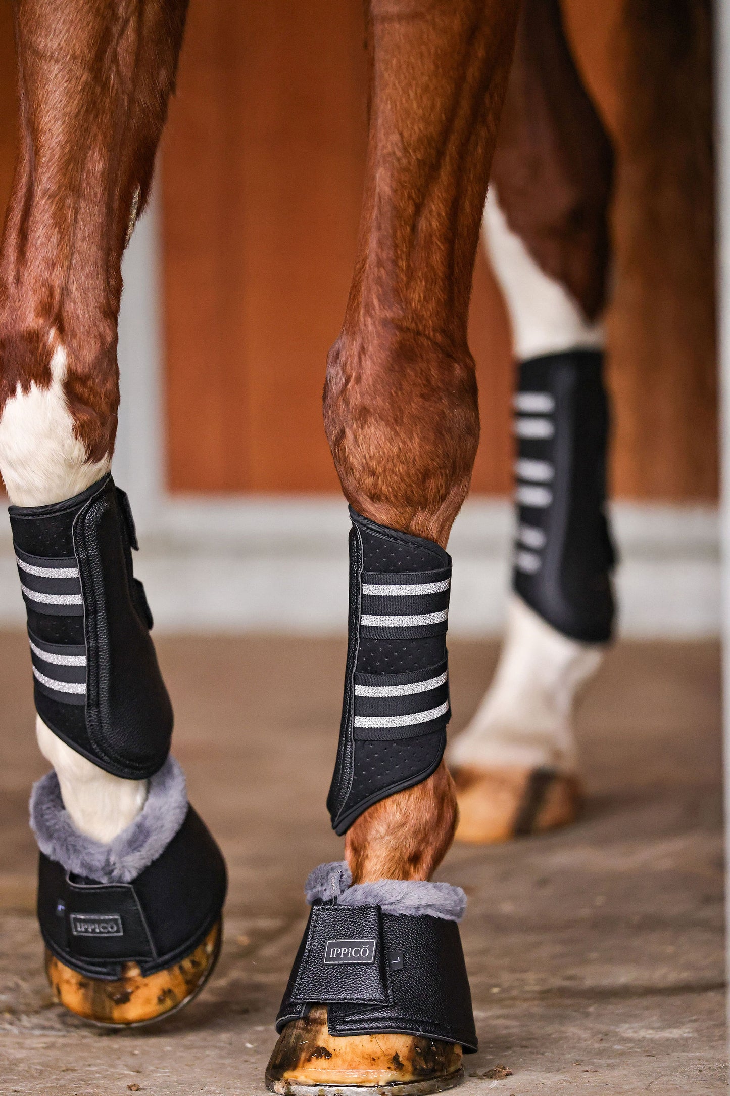 Aero | Cool Flow Brushing Boots | Black